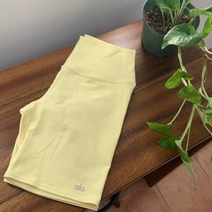 Alo High Waist Biker Short in Buttercup